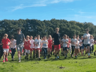 Cross solidaire : Les lycéens engagés auprès des collégiens Cross solidaire : Les lycéens engagés auprès des collégiens